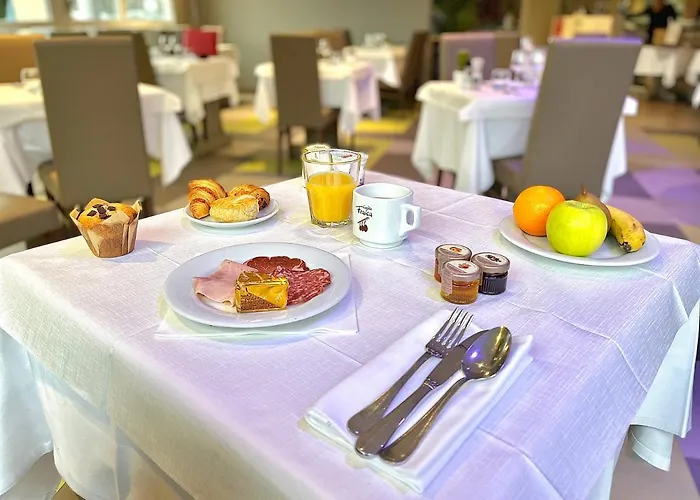Le Neron - Logis Hotel 3*