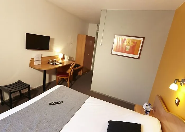 Hotel Le Neron - Logis Fontanil-Cornillon