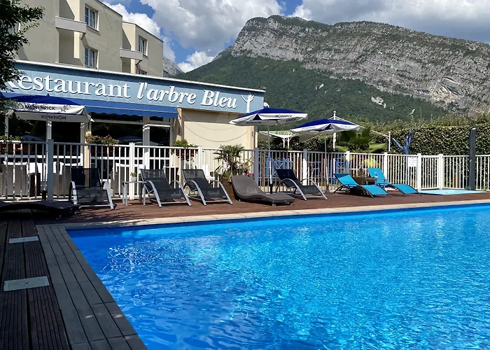 Le Neron - Logis Hotel 3*