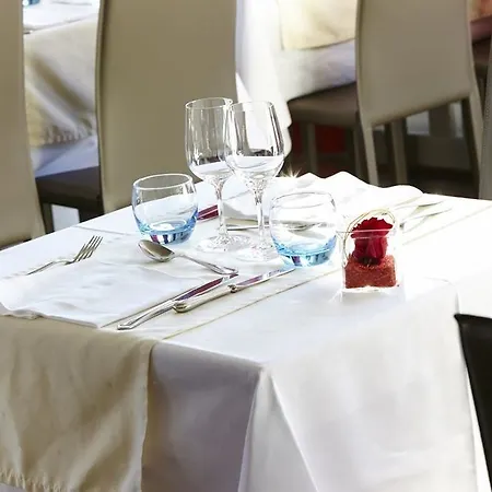 Le Neron - Logis Hotel Fontanil-Cornillon